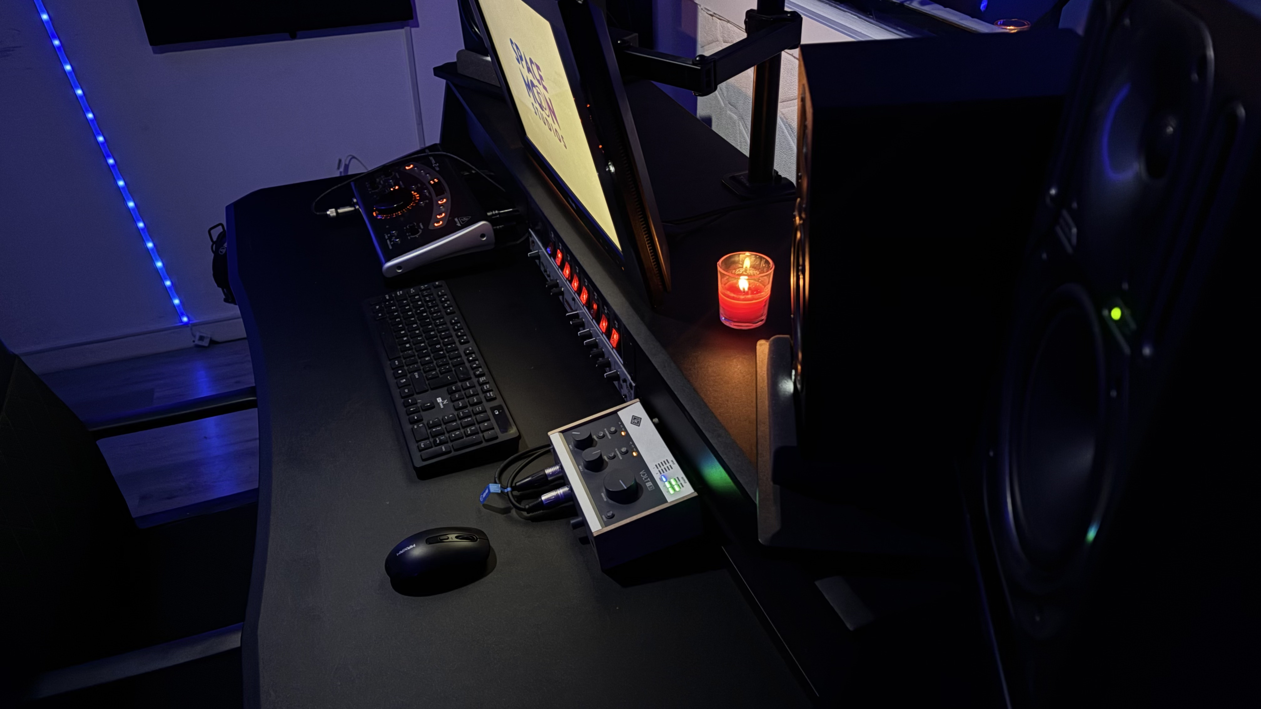 Consola de mezclas — Space Moon Studios