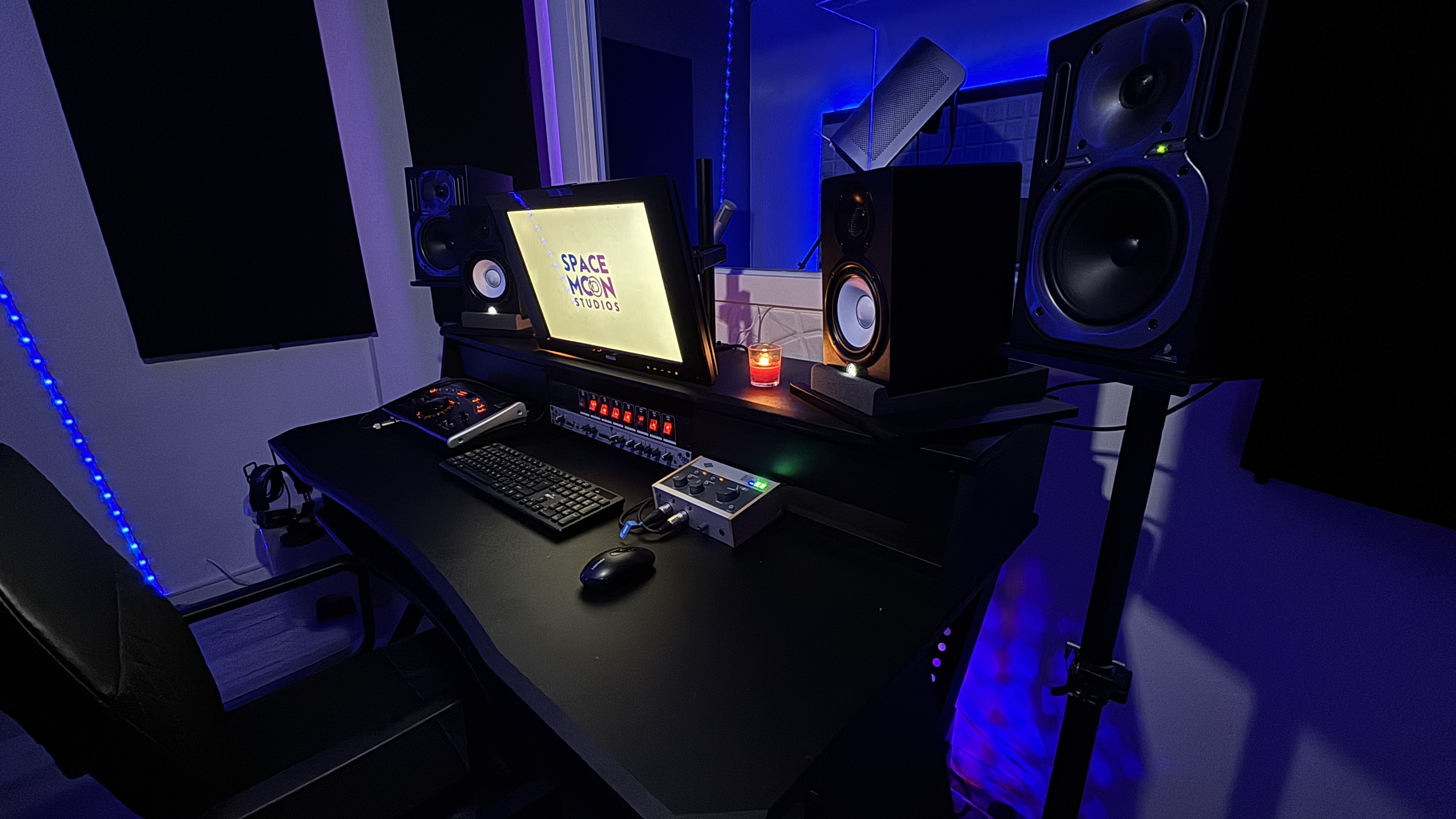 Detalles del estudio — Space Moon Studios